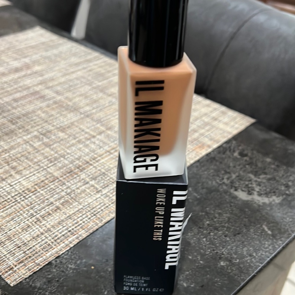 Flawless base foundation.  Is new!